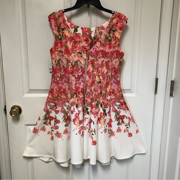 Gabby Skye Sleeveless Floral Fit & Flare Dress - Picture 11 of 16